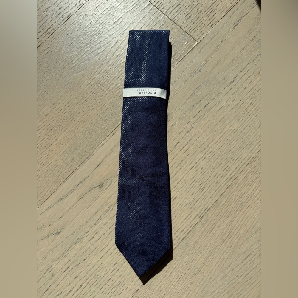 NWT Navy Blue Shroyer Solid Tie by Perry Ellis Portfolio